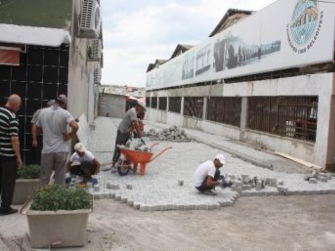 Kapalı Pazaryerine Parke Taş