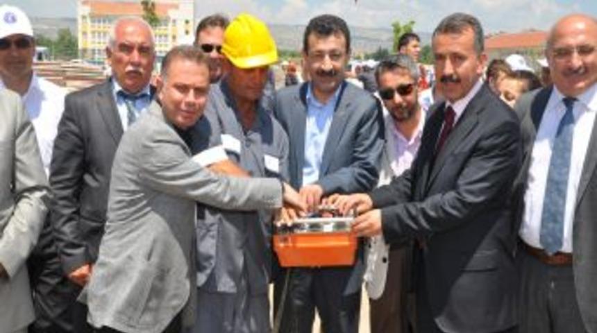 Kazan Yarı Olimpik Y&uuml;zme Havuzunun Temeli Atıldı