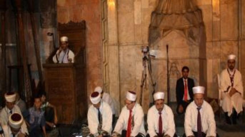 Kur&rsquo;an Kursu 47 Erkek &Ouml;ğrenci Hafız Mezun Etti