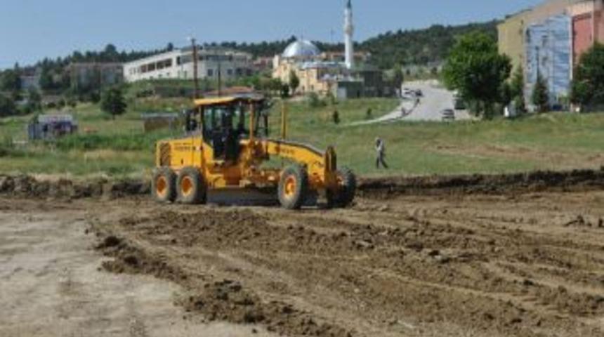 Yeşilkent&rsquo;e Fifa Standartlarında Sentetik &Ccedil;im Saha