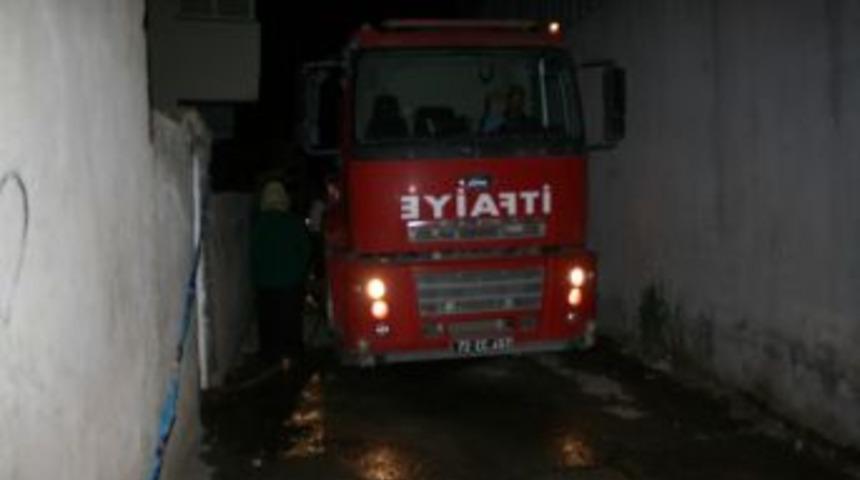 &Ccedil;ocuklarını Yangından Kurtaran Anne Hayatını Kaybetti