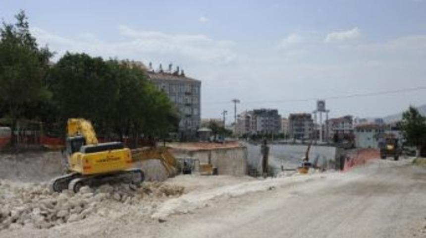 Karaman&rsquo;da K&ouml;pr&uuml;l&uuml; Kavşak &Ccedil;alışması Devam Ediyor