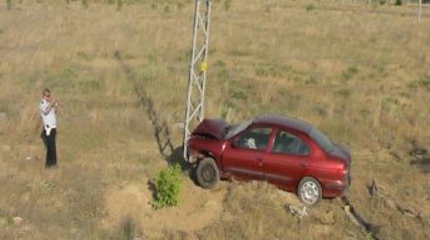 Kulu&rsquo;da Otomobil Elektrik Direğine &Ccedil;arptı: 4 Yaralı