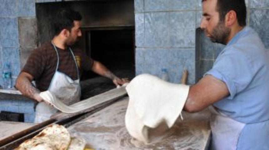 K&Uuml;RT&Ccedil;E - Taş Fırın Ustaları Kavurucu Sıcaklarda &Ccedil;alışıyor