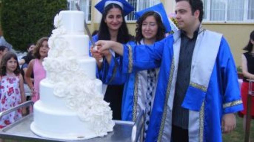 Sınav Stresi Sonrası S&ouml;ke Lisesi'nde Mezuniyet Coşkusu