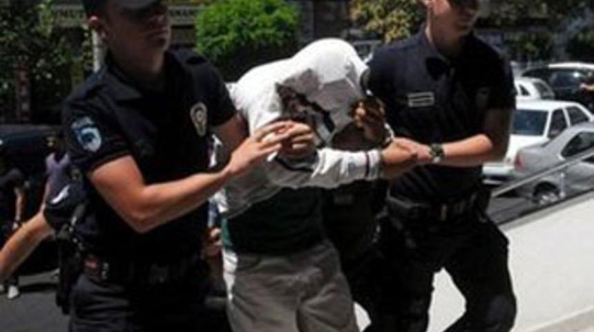 Köy imamı, cinsel organını gösterdi