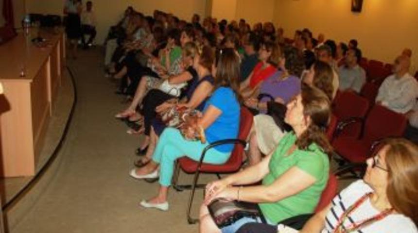 Alzheimer, Hastayla Birlikte Yakınını Da Etkiliyor