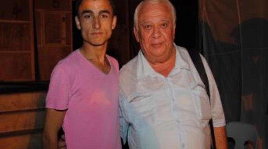 Balakoğlu, Gen&ccedil;lere Kitap Okumalarını Tavsiye Etti