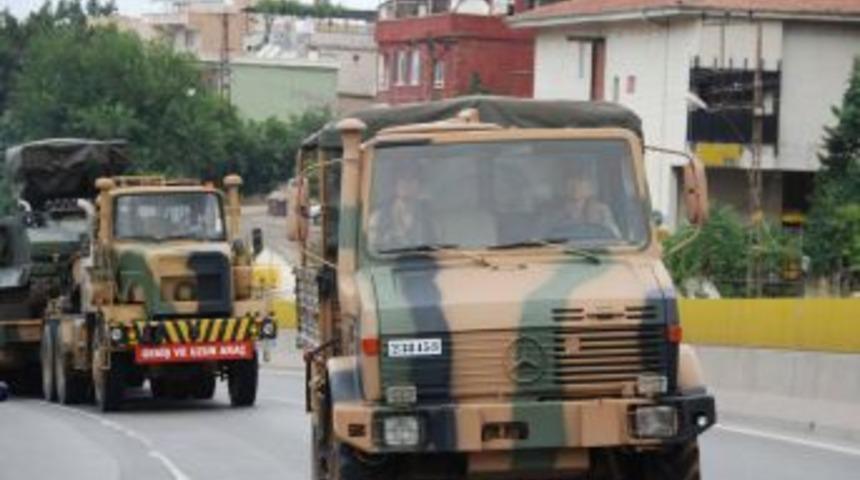 Suriye Sınırına Askeri Ara&ccedil; Sevkiyatı Devam Ediyor