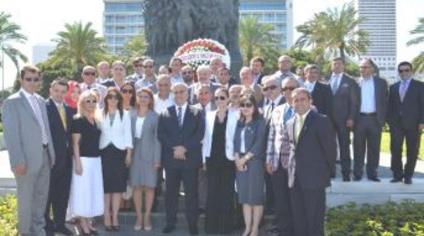 Koltuğa Geri D&ouml;nen Akay Sert &Ccedil;ıktı