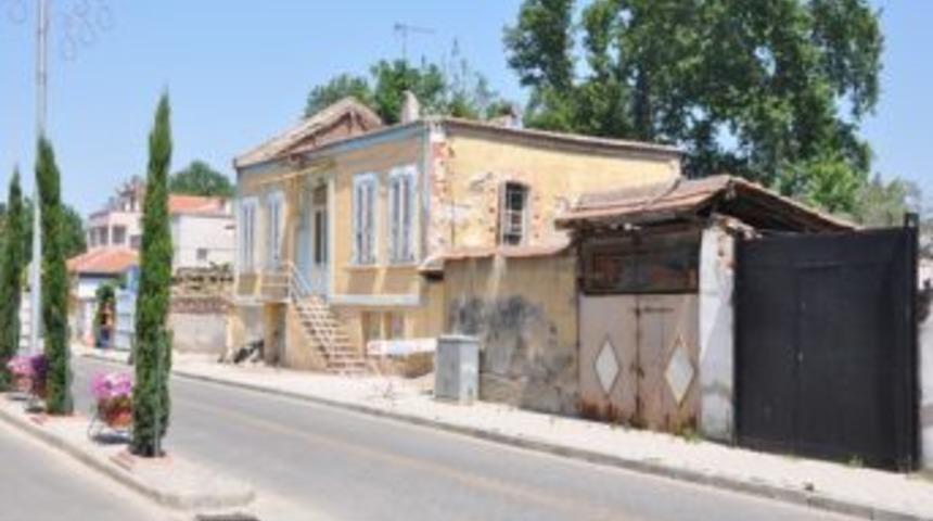 Salihli&rsquo;de 111 Yıllık Tarihi Bina Restore Ediliyor