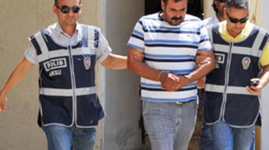 Ş&uuml;phe ettiği sevgilisinin boğazını kesti