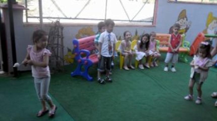 Minikler Yaz Okulu&rsquo;nda Hem Eğleniyor Hem De &Ouml;ğreniyor