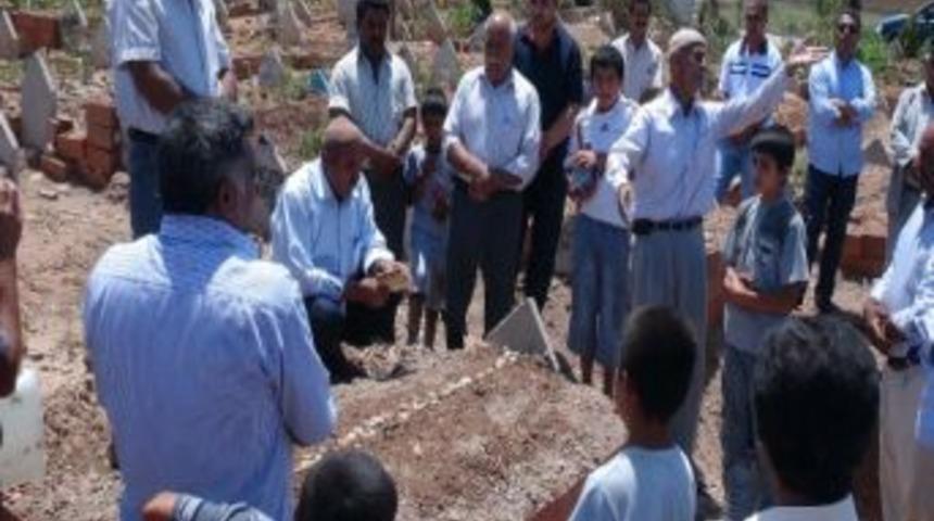 &Ccedil;ocuklarını Yanmaktan Kurtaran Anne Toprağa Verildi