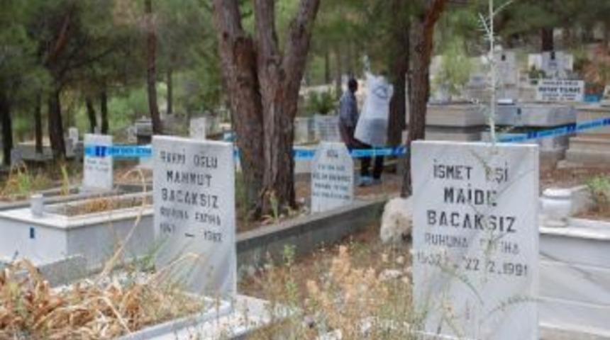 Oğlu Cezaevinde, Kendisi Mezarlıkta İntihar Etti