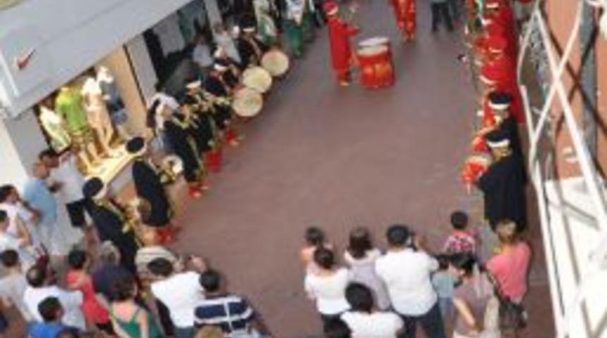 Fethiye'de Turizmi Geliştirmek I&ccedil;in Mehteran Sokağa Indi