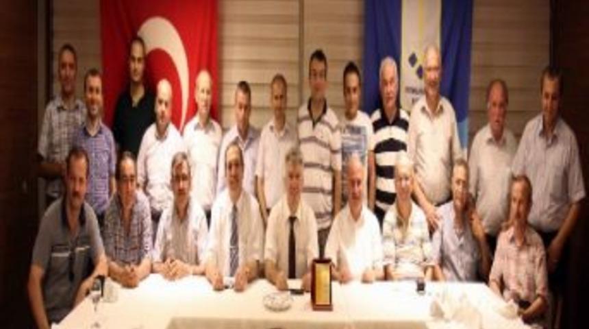 &Ouml;zak, Aydınlar Ocağı'na Mia'yı Anlattı