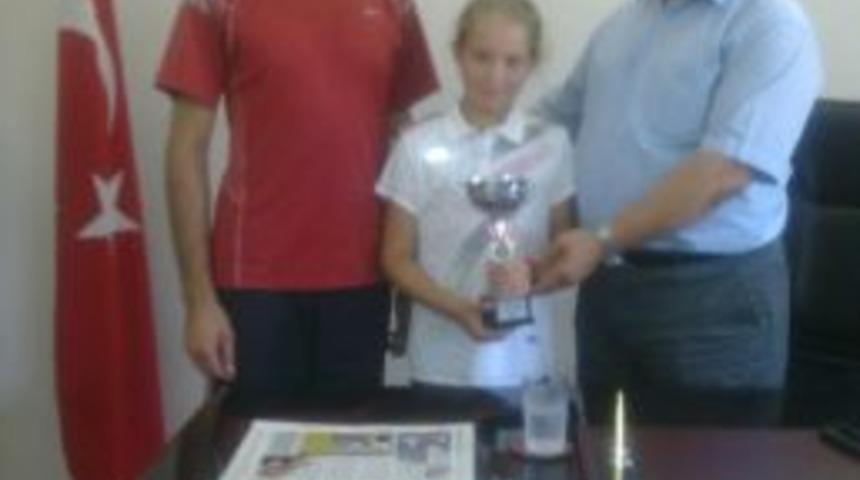 Minik Tenis&ccedil;iden Akın&rsquo;a Ziyaret