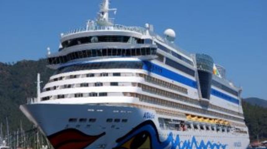 Dev Yolcu Gemisi 'aida Diva' Marmaris'te