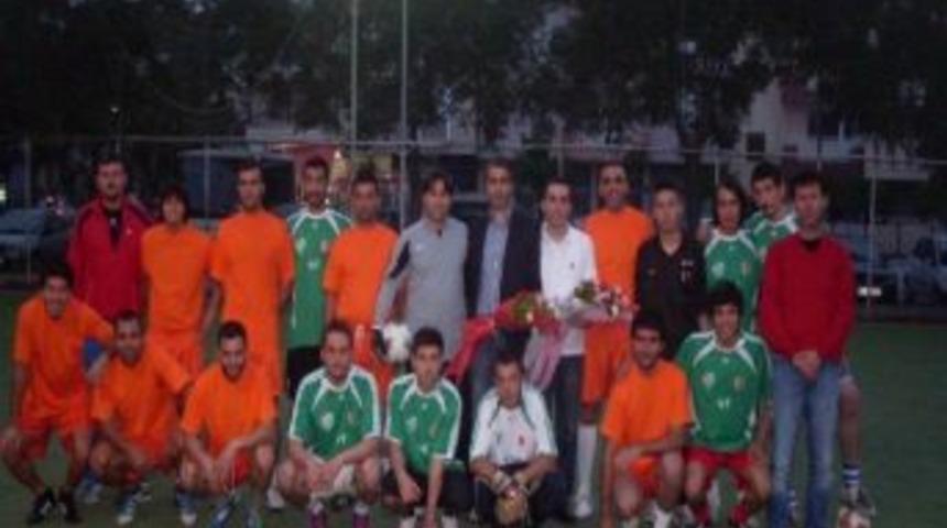 Salihli Spor Yararına D&uuml;zenlenen Halı Saha Turnuvası Sona Erdi