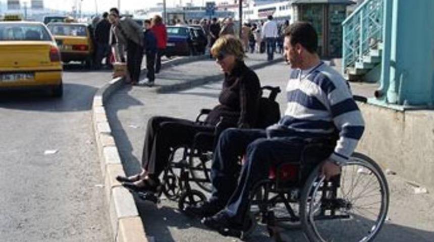 Engelliler UYUMUYORUZ eylemi i&ccedil;in Taksim&rsquo;de