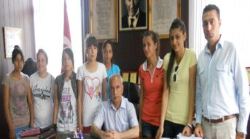 Bayan Sporculardan Milli Eğitim M&uuml;d&uuml;r&uuml;ne Ziyaret