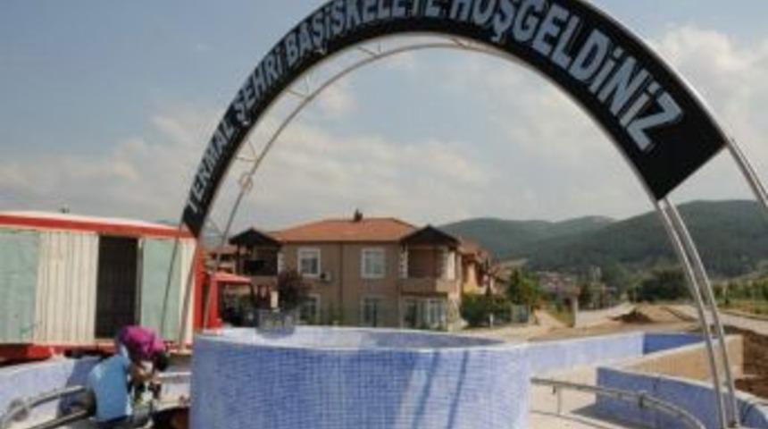 Medeniyet Caddesine S&uuml;s Havuzu