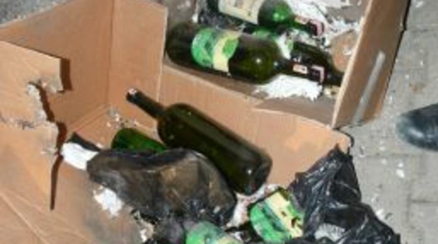 Patlatlan Ş&uuml;pheli Paketten Şarap Şişeleri &Ccedil;ıktı