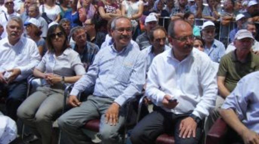 S&ouml;ke Belediye Başkanı &Ouml;zekmek&ccedil;i Yine Aydın&rsquo;da Yan Kesicilerin Hedefi Oldu