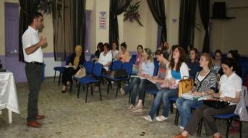 &Ouml;ğretim &Uuml;yeleri, &Uuml;cretsiz Kpss Eğitimi Veriyor