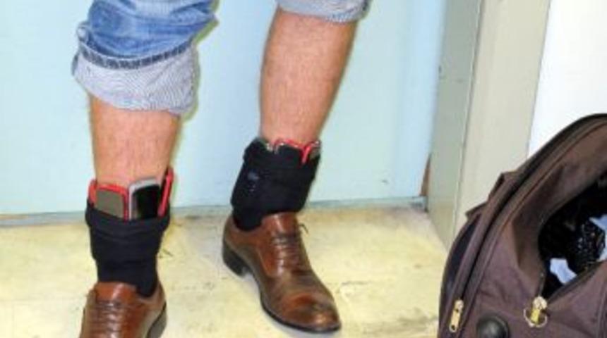 &Uuml;zerinden 130 Adet Cep Telefonu &Ccedil;ıktı