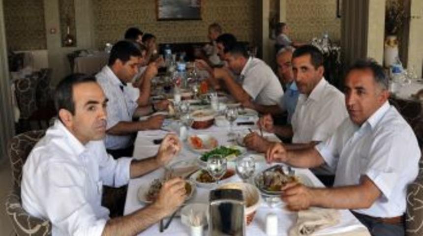 Midyat SGK Personeli Kaynaşma Yemeğinde Buluştu