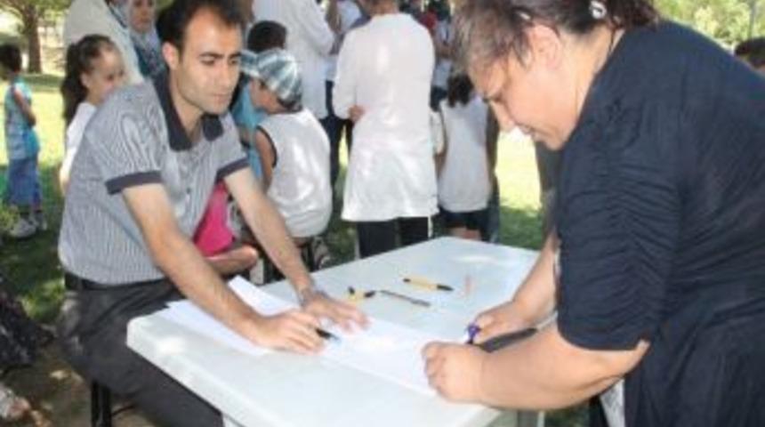 &Ouml;ğretmenlerini Geri İsteyen Velilerden 4+4+4 Eylemi