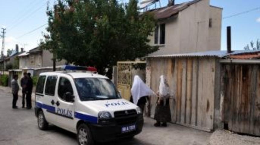 Oyun Oynarken Su Dolu Kovaya D&uuml;şen Minik Elif Boğuldu