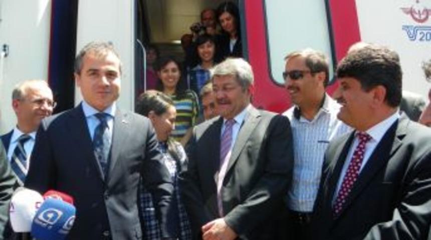 Bakan Kılı&ccedil;: Gen&ccedil;lik Treni'nde Hedef Bir Milyon Gen&ccedil;