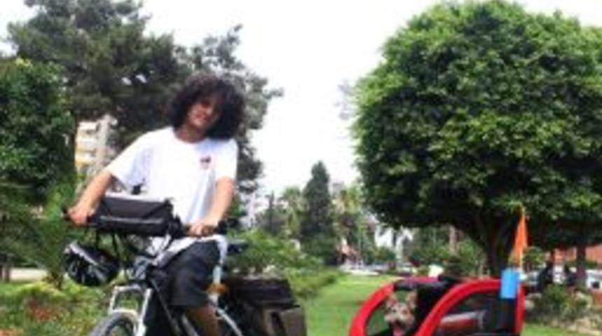 &Ccedil;evre Sorunlarına Dikkat &Ccedil;ekmek I&ccedil;in K&ouml;peği &lsquo;Suzi&rsquo; Ile T&uuml;rkiye Turuna &Ccedil;ıktı