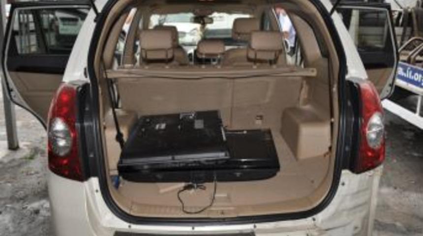 Otomobil Hırsızları Kovalamaca Sonucu Yakalandı