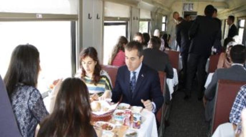 Gen&ccedil;lik Treni İlk Yolculuğuna &Ccedil;ıktı