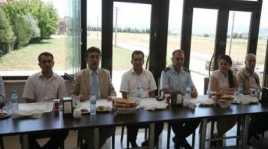 Hakim Ve Savcıya Veda Yemeği