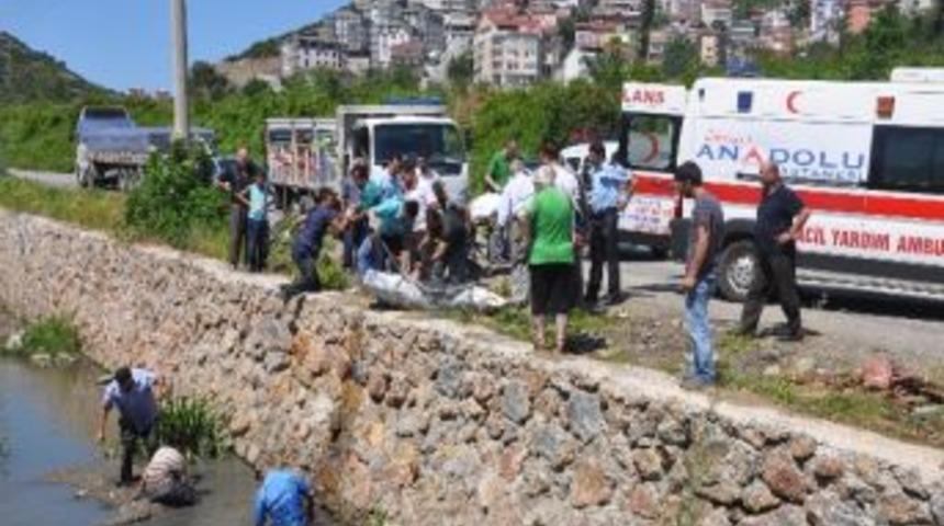 Dereye Atlayan Kadını Kardeşi Kurtardı