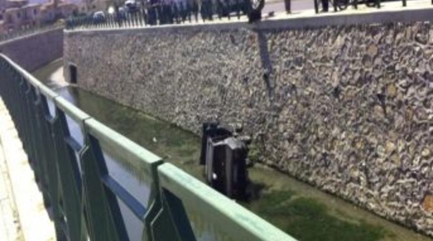 Dereye U&ccedil;an Ara&ccedil;tan Sağ &Ccedil;ıktı