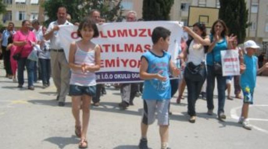 Veliler Ve &Ouml;ğrenciler Okulları İ&ccedil;in Eylem Yaptı