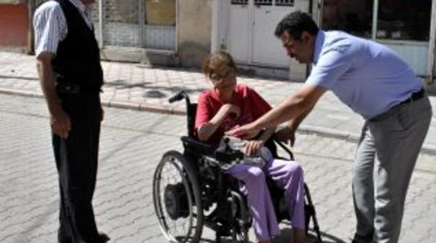 İki engelli vatandaşa ak&uuml;l&uuml; sandalye verildi