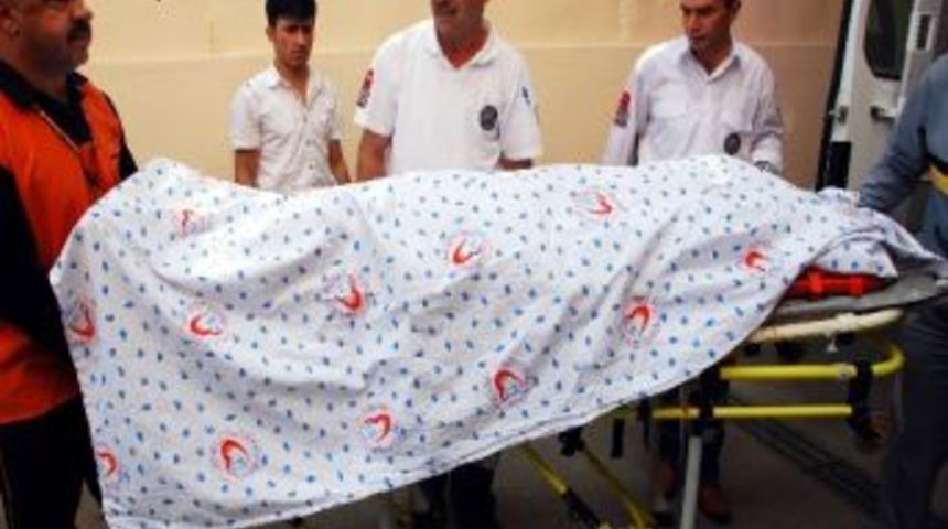 Adıyaman&rsquo;da Motosiklet Direğe &Ccedil;arptı: 2 &Ouml;l&uuml;