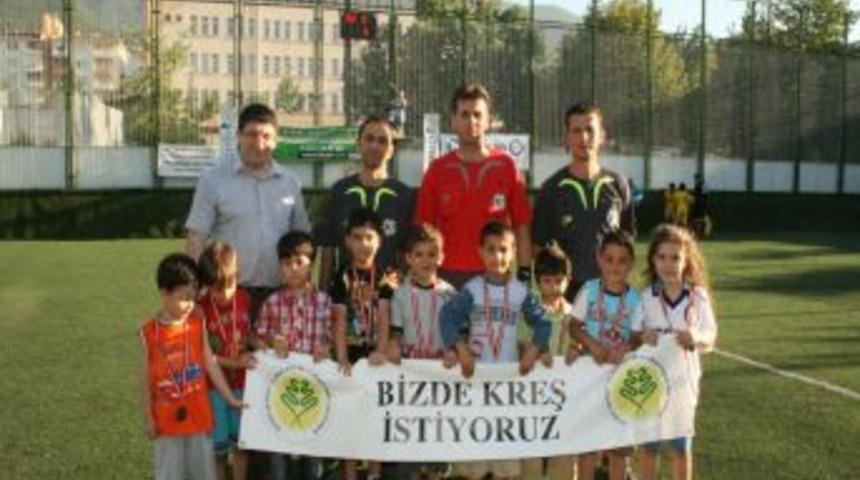 Hastane &Ccedil;alışanları Futbol Turnuvasında Buluştu, &Ccedil;ocukları Kreş Istedi