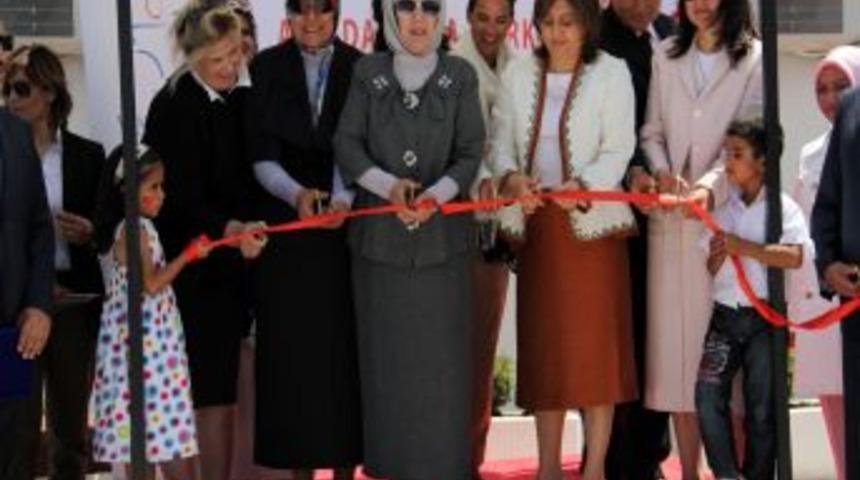 Emine Erdoğan, Konteyner Kentte Aile Danışma Merkezi'ni A&ccedil;tı