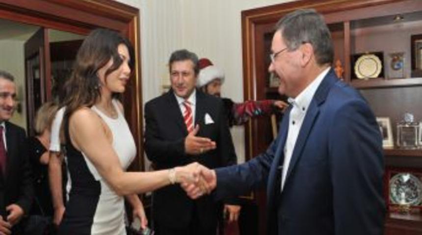 L&uuml;bnanlı Şarkıcı Haifa Wehbe, G&ouml;k&ccedil;ek&rsquo;i Ziyaret Etti