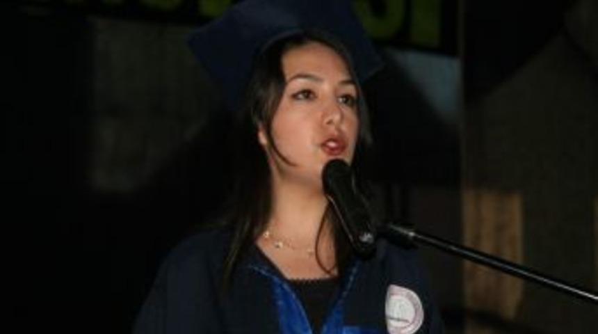 Tıp Fak&uuml;ltesi 7. D&ouml;nem Mezunlarını Verdi