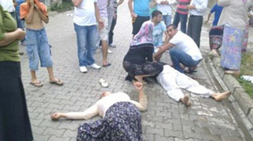 Annesini ve ağabeyini demir &ccedil;ubukla d&ouml;vd&uuml;