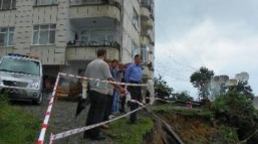 Rize&rsquo;nin Pazar İl&ccedil;esinde Toprak Kayması